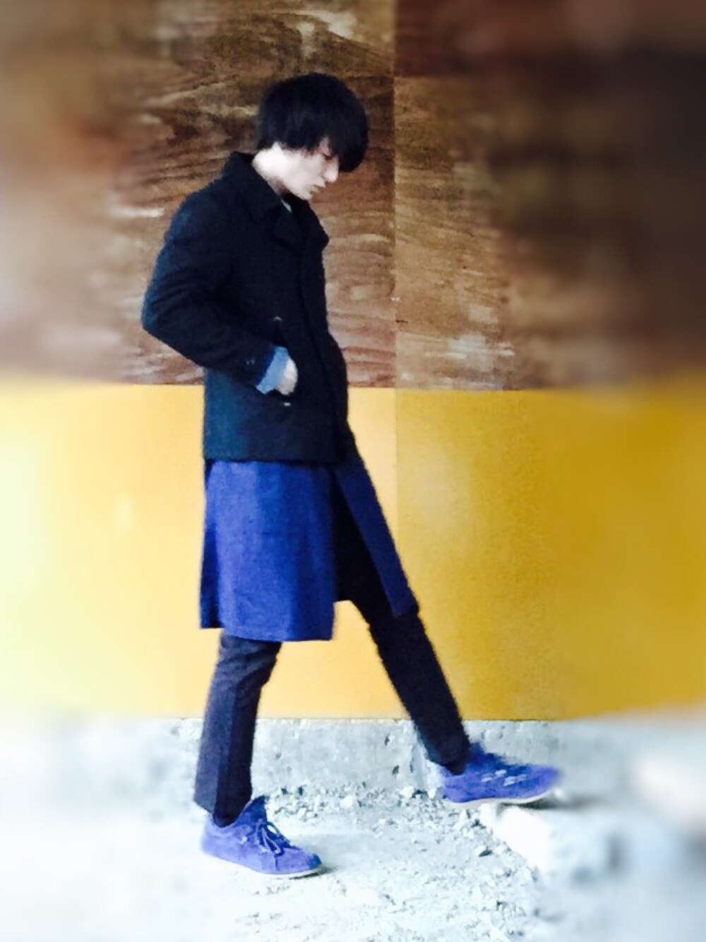 「古着、UNIQLO、vintage、RAGEBLUE、Onitsuka Tiger、ピーコート、ショップコート、ストレッチパンツ、ニット、スニーカー」｜「RAGEBLUEのアイテム（ピーコート、ブラック系）」を使った、ジマさん（メンズ・177cm）の冬コーディネートの1枚目の写真