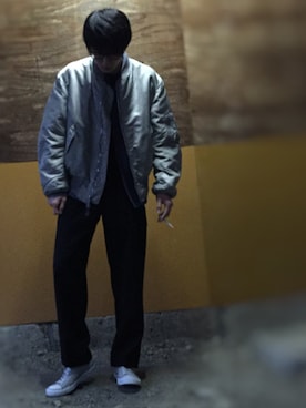 「アイテム（ミリタリージャケット、シルバー系）」を使った、ジマさん（メンズ・177cm）の冬コーディネート