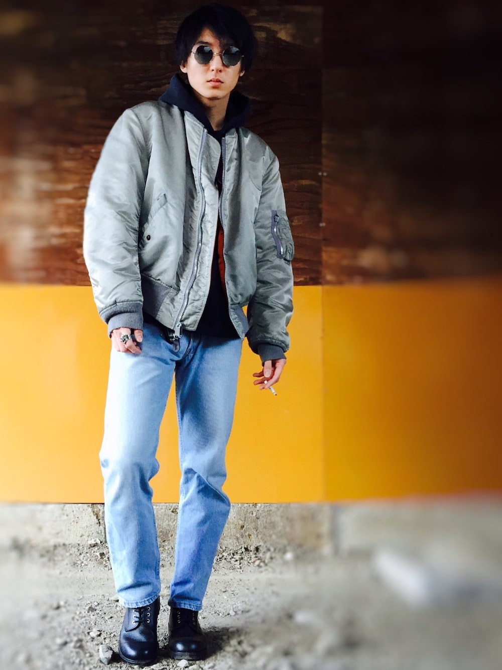 「ドラフトLE、MA-1、パーカー、デニム、ブーツ、サングラス、ビックシルエット、古着、Levi's、GDC」｜「GDCのWANDERLUST（サングラス、シルバー系）」を使った、ジマさん（メンズ・177cm）の春コーディネートの1枚目の写真