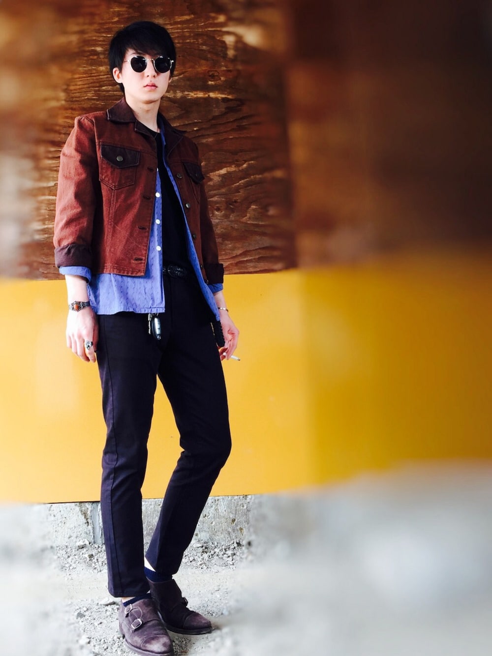 「UNIQLO、古着、Paul Smith、春コーデ、アクセサリー、ブラック、ブラウン、ブルー、バングル、シャツ」｜「DETAILSのLHP/DETAILS/ディテイルズ/サングラス(DT-141-18-008)（サングラス、ブラック系）」を使った、ジマさん（メンズ・177cm）の春コーディネートの1枚目の写真