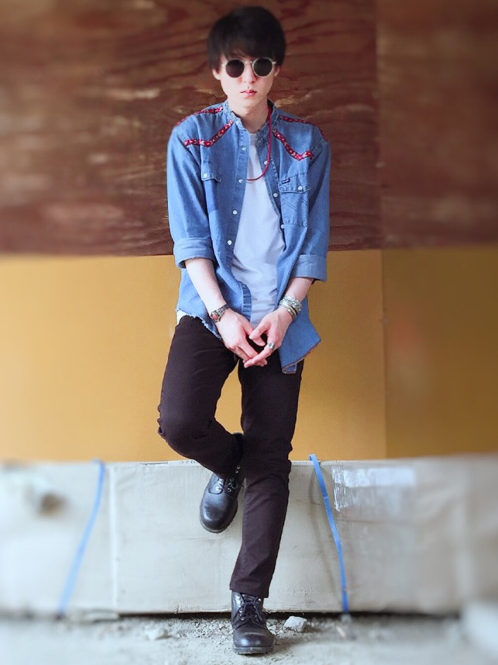 「サングラス、古着、デニムシャツ、ブーツ、インディアンジュエリー、バングル、UNIQLO、Wrangler、vintage、シンプル」｜「DETAILSのLHP/DETAILS/ディテイルズ/サングラス(DT-141-18-008)（サングラス、ブラック系）」を使った、ジマさん（メンズ・177cm）の夏コーディネートの1枚目の写真