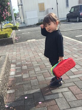 「petit main（プティマイン）の総レース上品プルオーバー（Tシャツ/カットソー、ブラック系）」を使った、utaさん（キッズ・80cm）の秋コーディネート