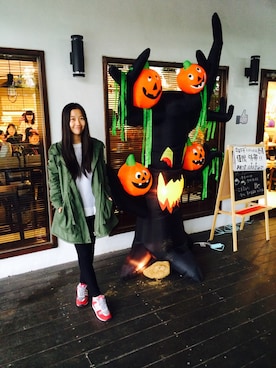 「PULL&BEAR（プルアンドベア）のアイテム（その他トップス）」を使った、Sally Tsaiさん（レディース・161cm）の秋コーディネート