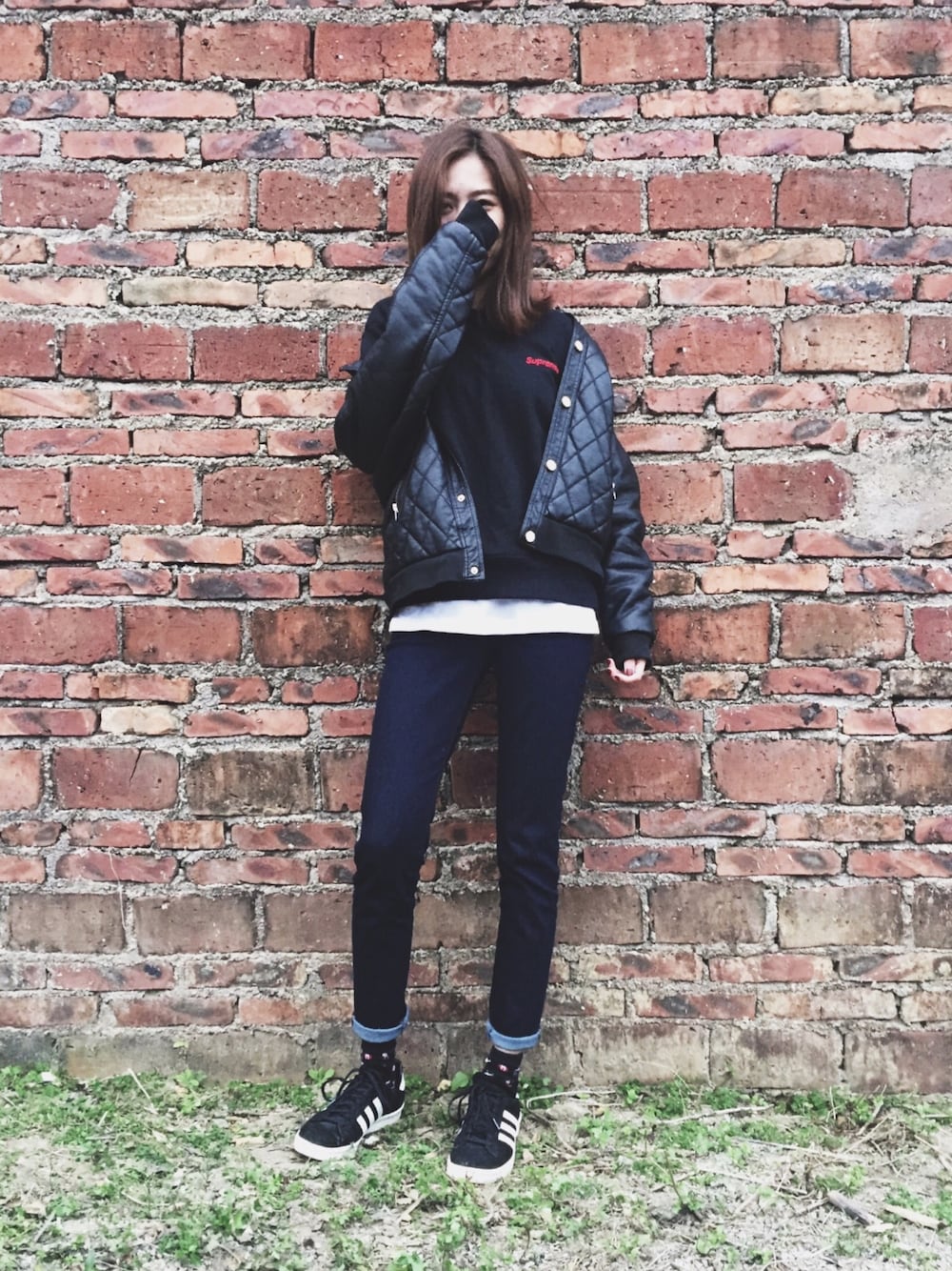 「Levi'sのアイテム（デニムパンツ、ブルー系）」を使った、ooahzさん（レディース・165cm）の冬コーディネートの1枚目の写真