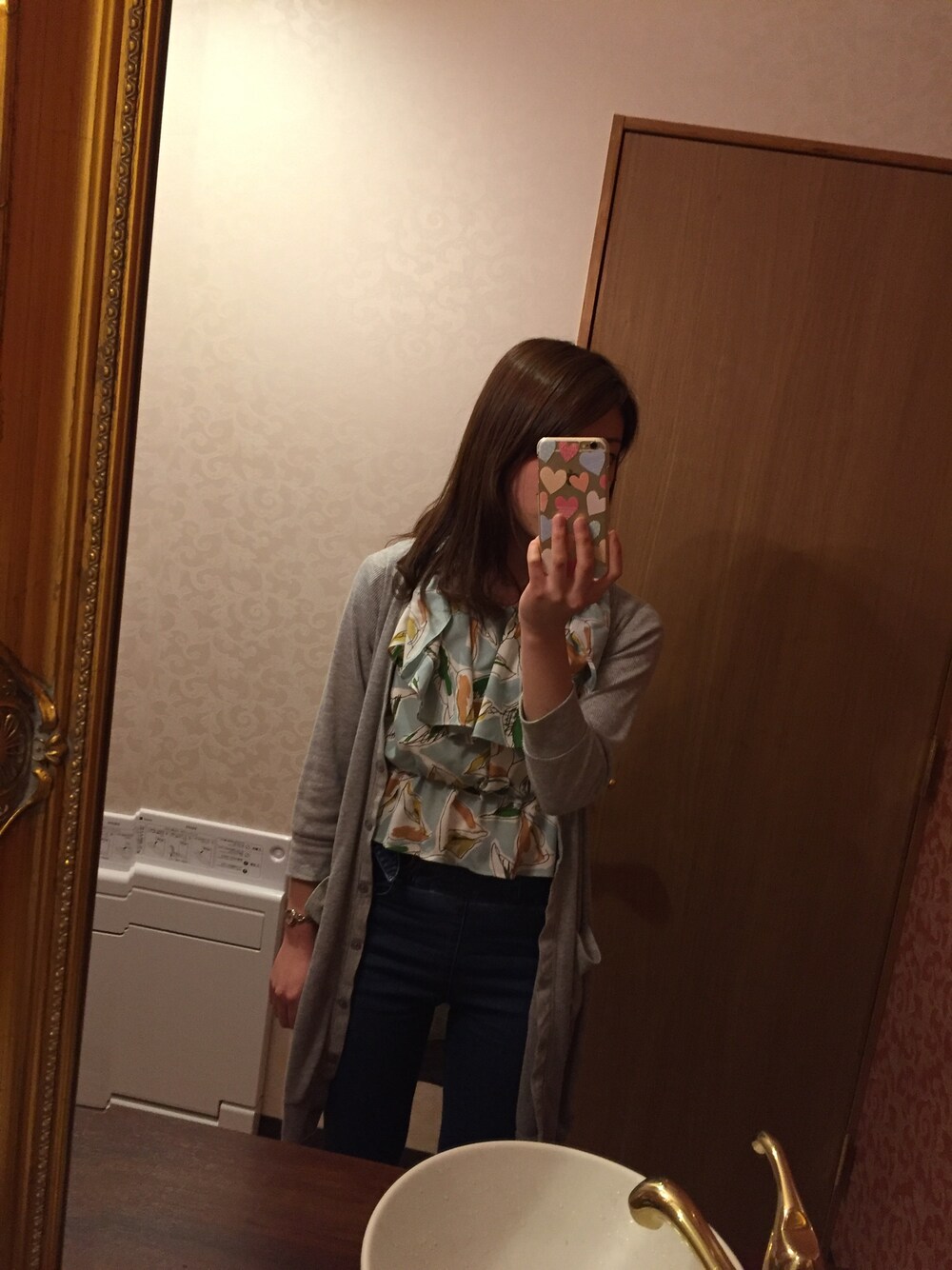 「cafe、ドライブ」｜「LILY BROWNのアイテム（シャツ/ブラウス、ブルー系）」を使った、あやめさん（レディース・156cm）の春コーディネートの1枚目の写真