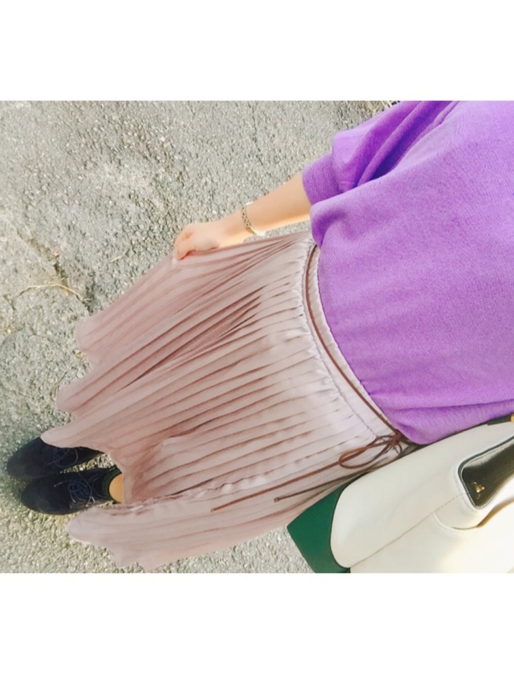 「indexのアイテム（ニット/セーター、パープル系）」を使った、あやめさん（レディース・156cm）の秋コーディネートの1枚目の写真
