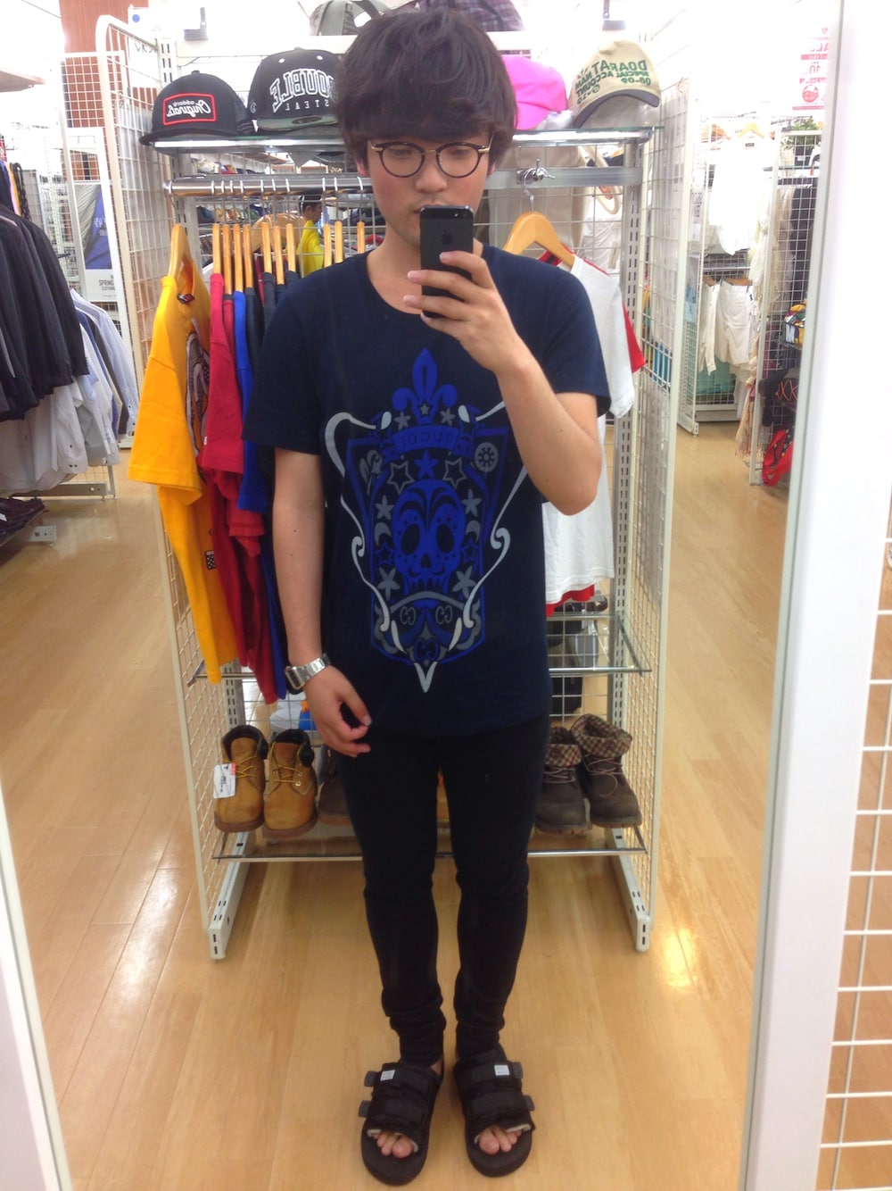 「GUCCI、夏コーデ、サンダル、ドクロ、金子眼鏡、温泉行ってきた」｜「GUCCIのアイテム（Tシャツ/カットソー、ブラック系）」を使った、yoppi666さん（メンズ・170cm）の夏コーディネートの1枚目の写真