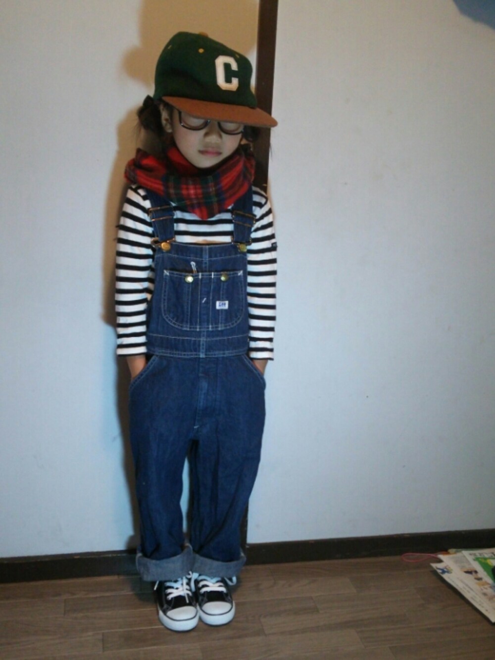 「オーバーオール、キャップ、ボーダー、コンバース、女の子」｜「LeeのLeeKIDS OVERALLS（サロペット/オーバーオール、ブルー系）」を使った、☆aira&ko-na☆さん（キッズ・120cm）の秋コーディネートの1枚目の写真