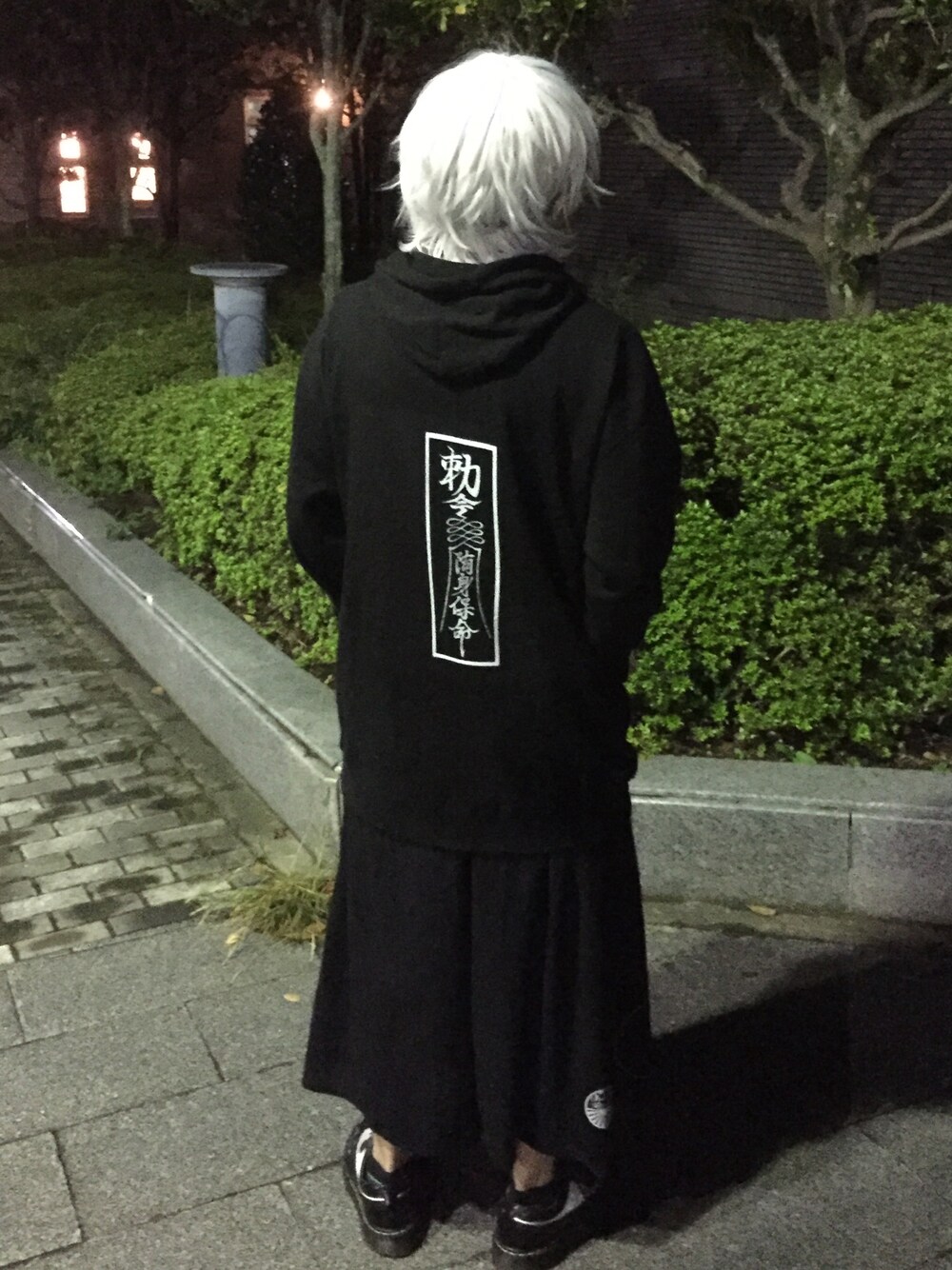 「冬、オールブラック、モノトーン、パーカー、ホラー、キョンシー、サブカル」｜「nue-designのアイテム（パーカー、ブラック系）」を使った、鵺さん（メンズ・167cm）の秋コーディネートの1枚目の写真