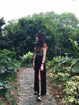 「Factorie（ファクトリエ）のアイテム（その他トップス、ブラック系）」を使った、Katie さん（レディース・172cm）の春コーディネート