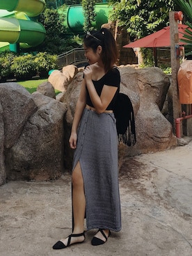 「PULL&BEAR（プルアンドベア）のアイテム（スカート、ブラック系）」を使った、Katie さん（レディース・172cm）の夏コーディネート