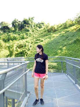 「NIKE（ナイキ）のアイテム（スニーカー、ブラック系）」を使った、Katie さん（レディース・172cm）の夏コーディネート