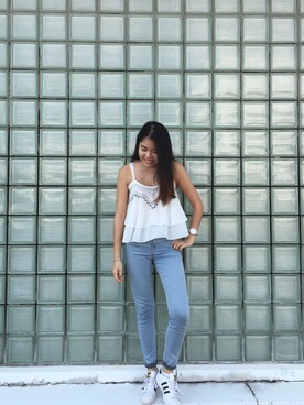 「PULL&BEAR（プルアンドベア）のアイテム（デニムパンツ、ブルー系）」を使った、Katie さん（レディース・172cm）の夏コーディネート