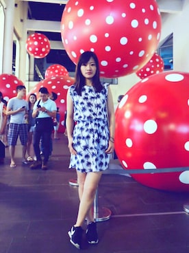 「アイテム（アクセサリー、パープル系）」を使った、 Farahさん（レディース・162cm）の秋コーディネート