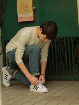 「A&F（エーアンドエフ）のアイテム（デニムパンツ、ブルー系）」を使った、kaedeさん（メンズ・182cm）の秋コーディネート