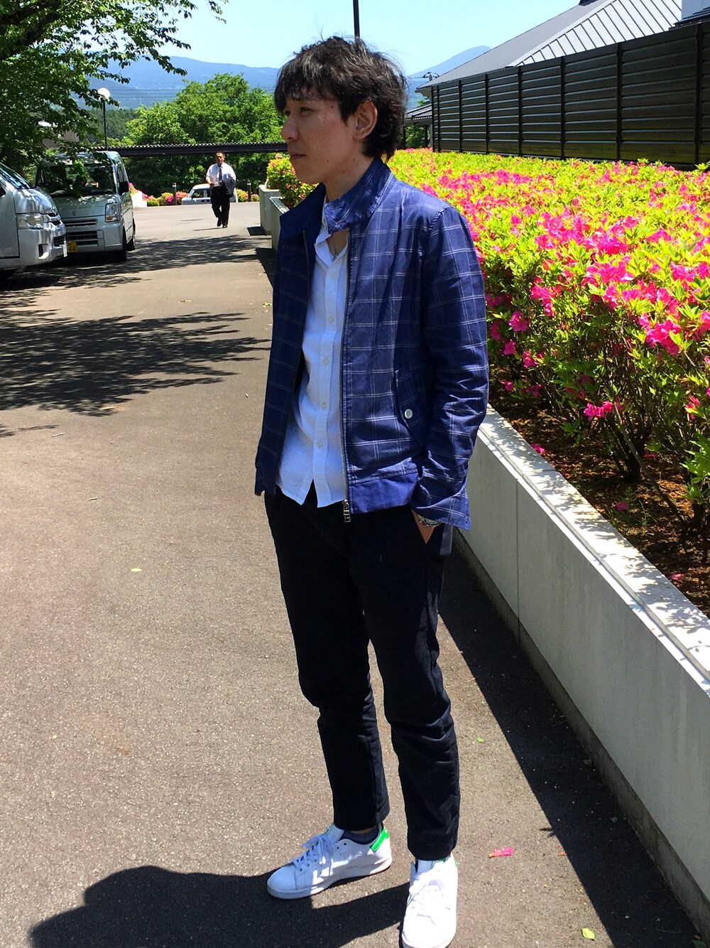 「カジュアルコーデ、オトナカジュアル、ＧＷ、暑い」｜「COMME　CA COMMUNEのアイテム（ブルゾン、ブルー系）」を使った、リュウタさん（メンズ・177cm）の春コーディネートの1枚目の写真