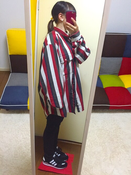 momo is wearing TOMMY HILFIGER