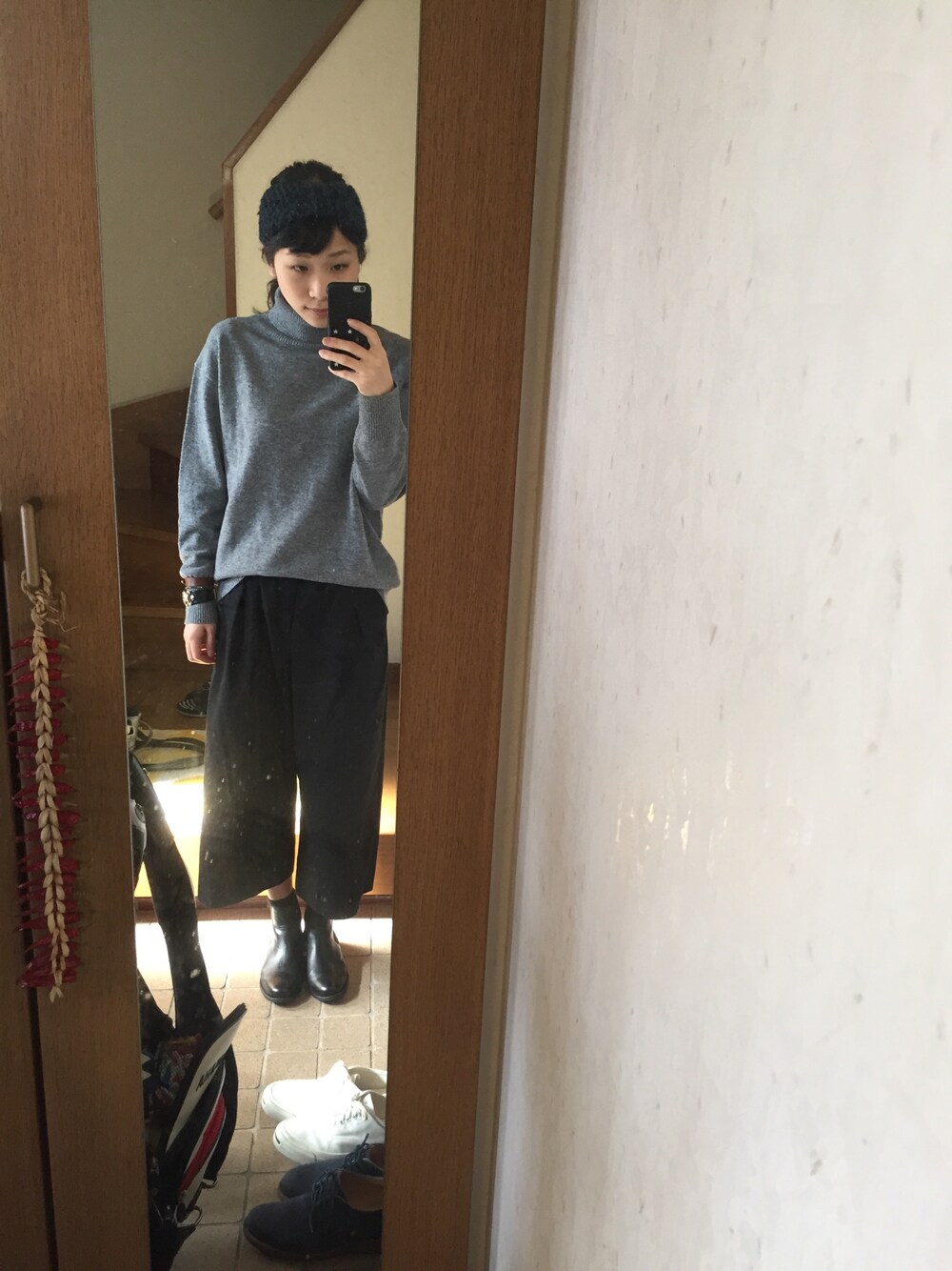 「タートルネックニット、ワイドパンツ」｜「JOURNAL STANDARDのアイテム（ニット/セーター、グレー系）」を使った、みむさん（レディース・156cm）の秋コーディネートの1枚目の写真
