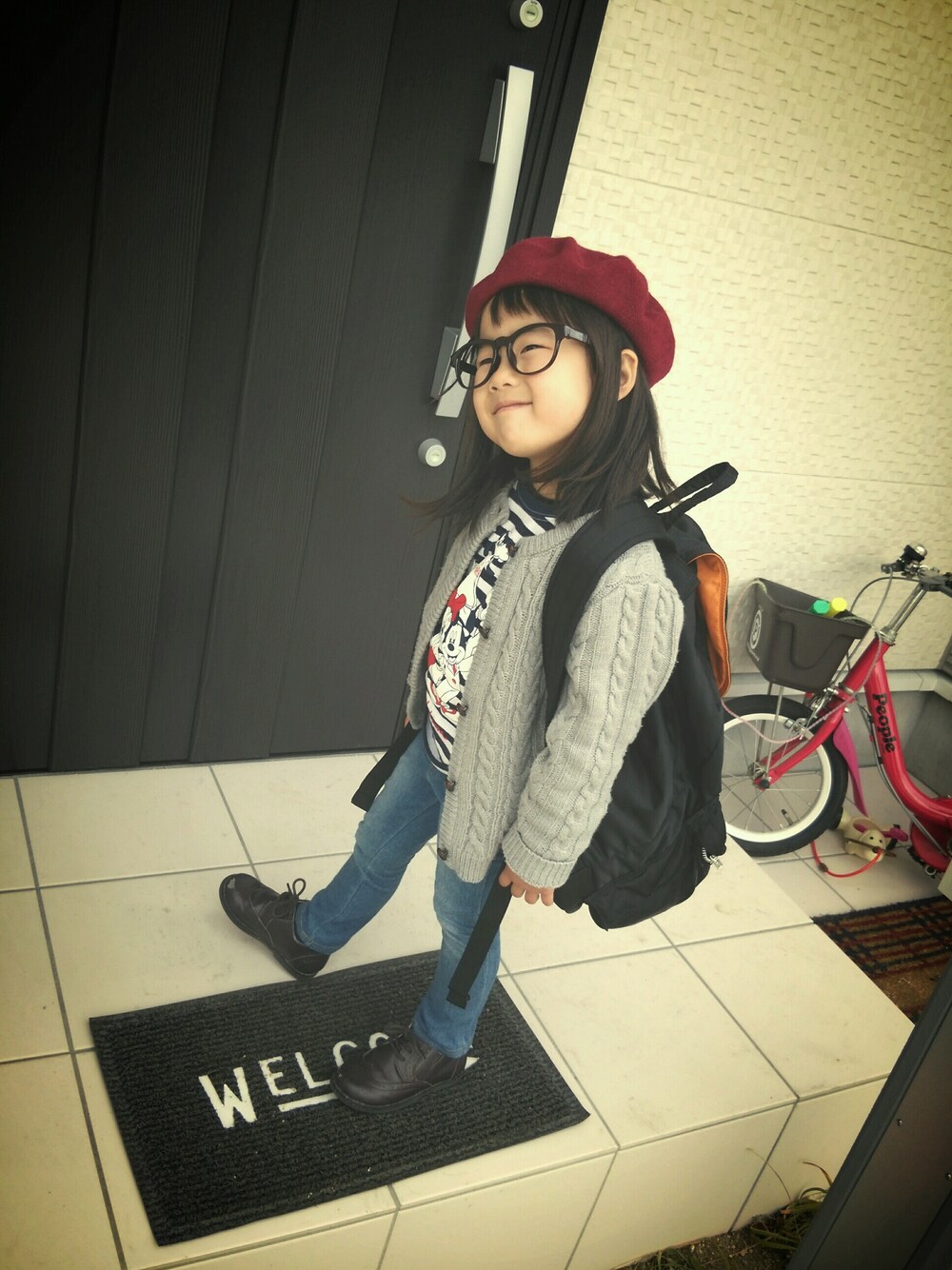 「カンケンしょっちゃおわっしょい祭、姉妹コーデ、ボーダー」｜「X-girl Stagesの【Disney（ディズニー）】STRIPED L/S TEE Disney ALLSTAR  (4Ｔ～7T)（Tシャツ/カットソー、ホワイト系）」を使った、Hiyoさん（キッズ・100cm）の冬コーディネートの1枚目の写真