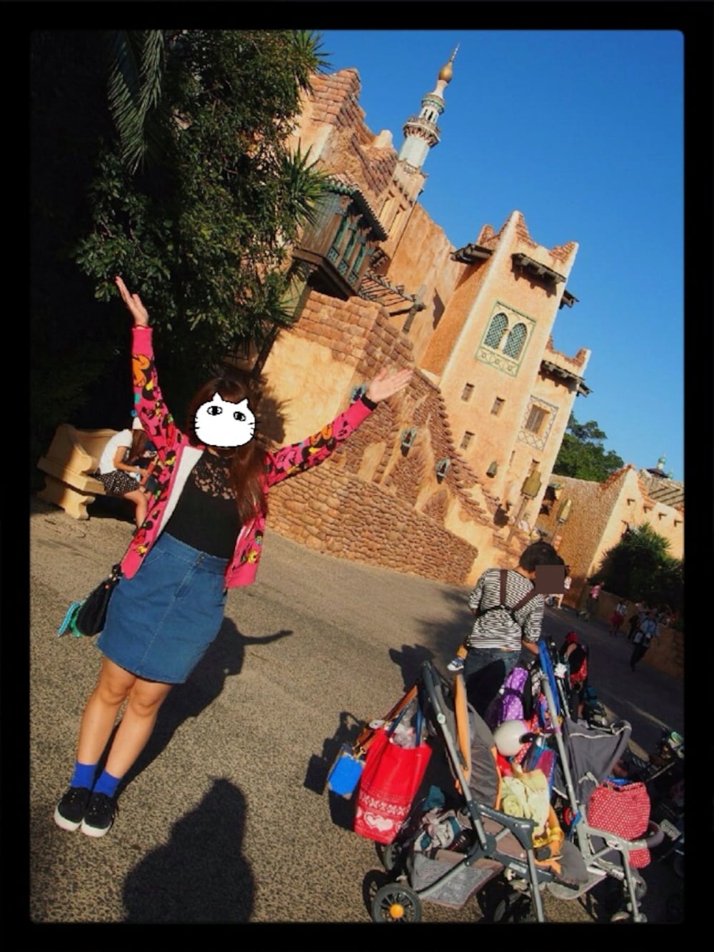 「ディズニー、GU」｜「GUの（GU）レースハイネックＴ（長袖）（トップス、ブラック系）」を使った、ろ ぐ さん（レディース・155cm）の秋コーディネートの1枚目の写真