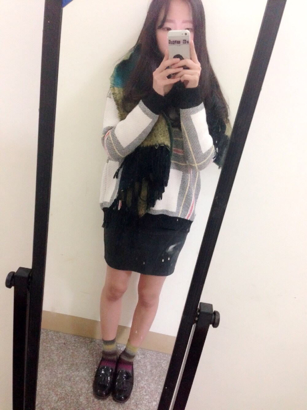 「無のアイテム（ニット/セーター、ホワイト系）」を使った、小花さん（レディース・156cm）の冬コーディネートの1枚目の写真