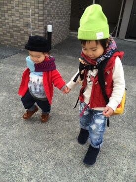 「アイテム（ベスト、レッド系）」を使った、coiさん（キッズ・100cm）の冬コーディネート