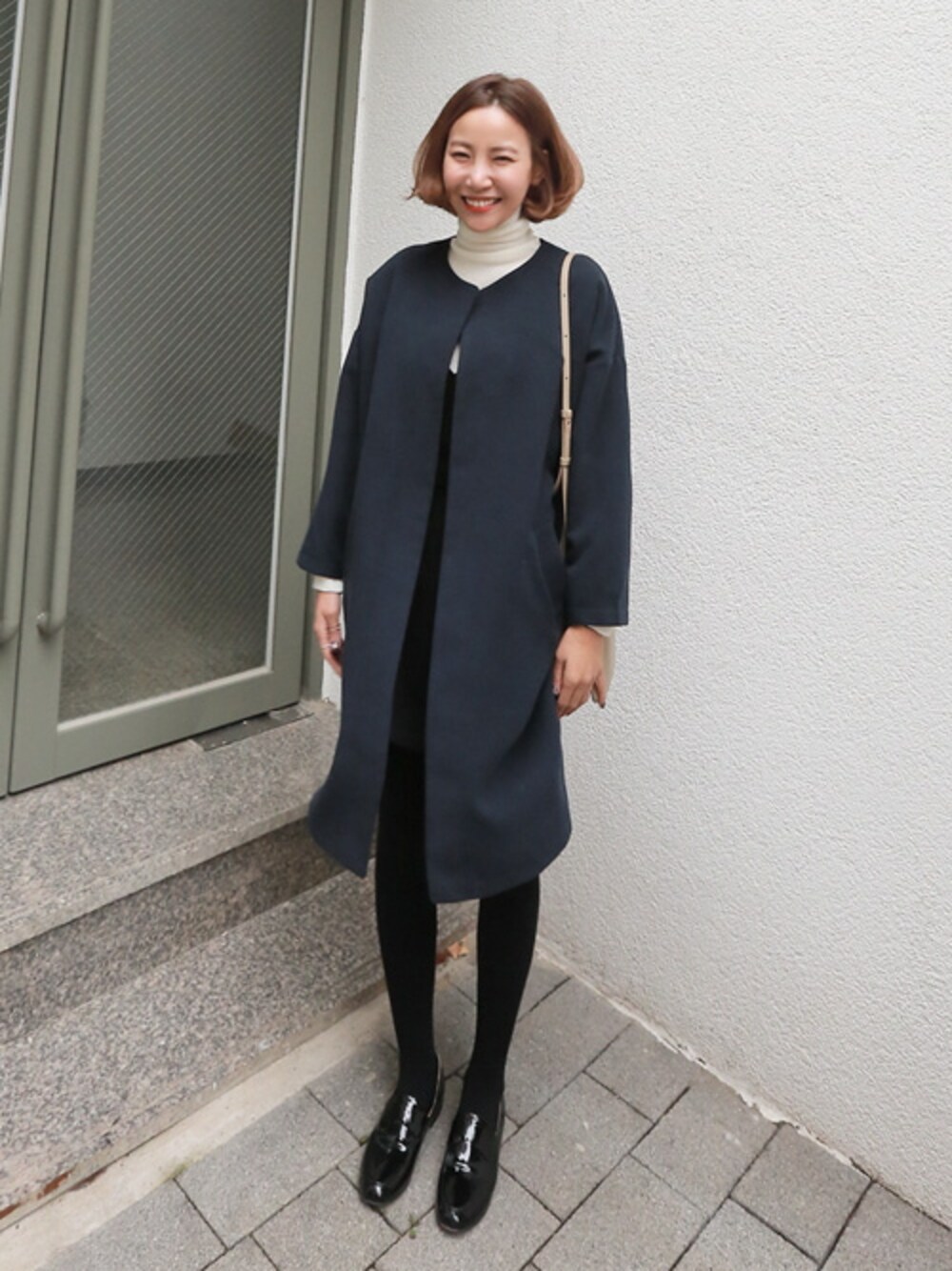 「 スカート、ノーカラーコート、 セットアップ、 ローファー、 キャミソール、BAGAZIMURI、 バガジモリ、 ハイネックニット、 フロントオープン」｜「フロントオープンシンプルノーカラーコート（ノーカラージャケット、ブラック系）」を使った、bagazimuriさん（レディース・164cm）の秋コーディネートの1枚目の写真