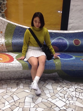 「MARC JACOBS（マークジェイコブス）のアイテム（メッセンジャーバッグ）」を使った、jiwooさん（レディース・152cm）の秋コーディネート