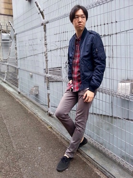 「アイテム（チノパンツ、グレー系）」を使った、T.Takahashiさん（メンズ・184cm）の秋コーディネート