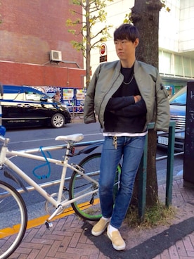 「肩掛け」｜「アイテム（MA-1）」を使った、T.Takahashiさん（メンズ・184cm）の冬コーディネート
