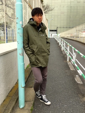 「アイテム（チノパンツ、グレー系）」を使った、T.Takahashiさん（メンズ・184cm）の冬コーディネート