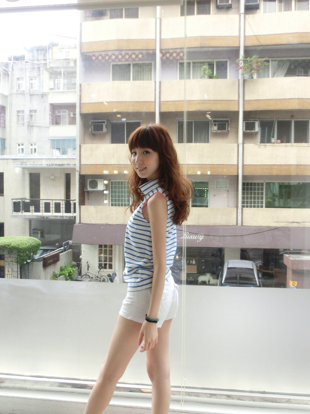 「ootd、RODEOCROWNS、girl、Taiwan、daily look、Abercrombie&Fitch、white、blue」｜「Abercrombie&Fitchのアイテム（その他パンツ、ホワイト系）」を使った、葉芷君💗さん（レディース・163cm）の夏コーディネートの1枚目の写真