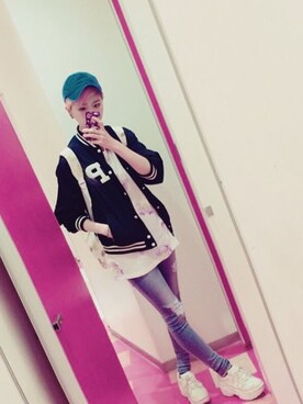 「PUNYUS（プニュズ）のアイテム（スタジャン）」を使った、NANAMIさん（レディース・171cm）の夏コーディネート