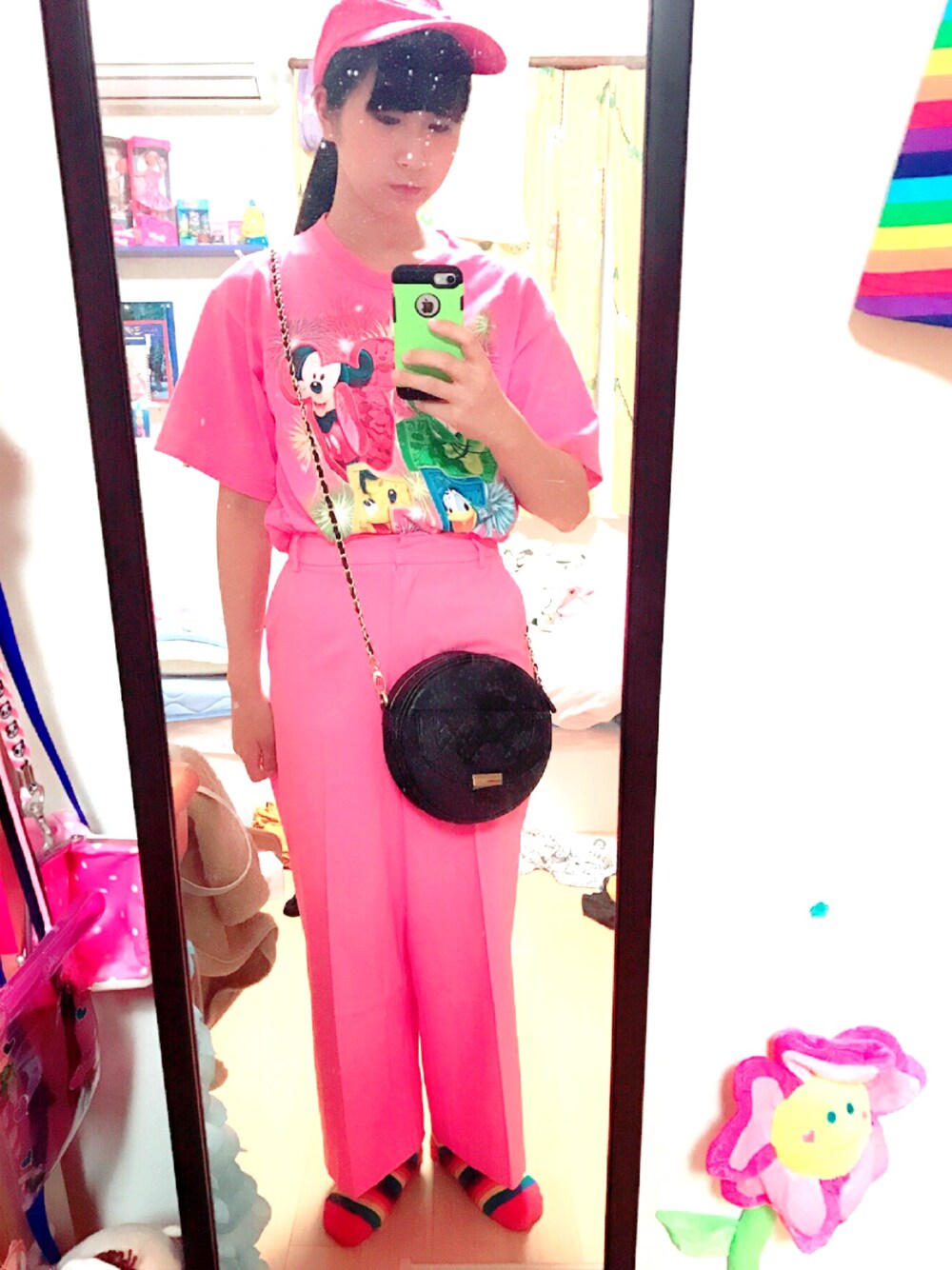 「秋、ピンク、パンツスタイル、雨の日コーデ、可愛い、原宿、派手、ファンシー、古着」｜「SPINNSのアイテム（Tシャツ/カットソー、ピンク系）」を使った、（＾Ｏ＾☆♪さん（レディース・161cm）の秋コーディネートの1枚目の写真