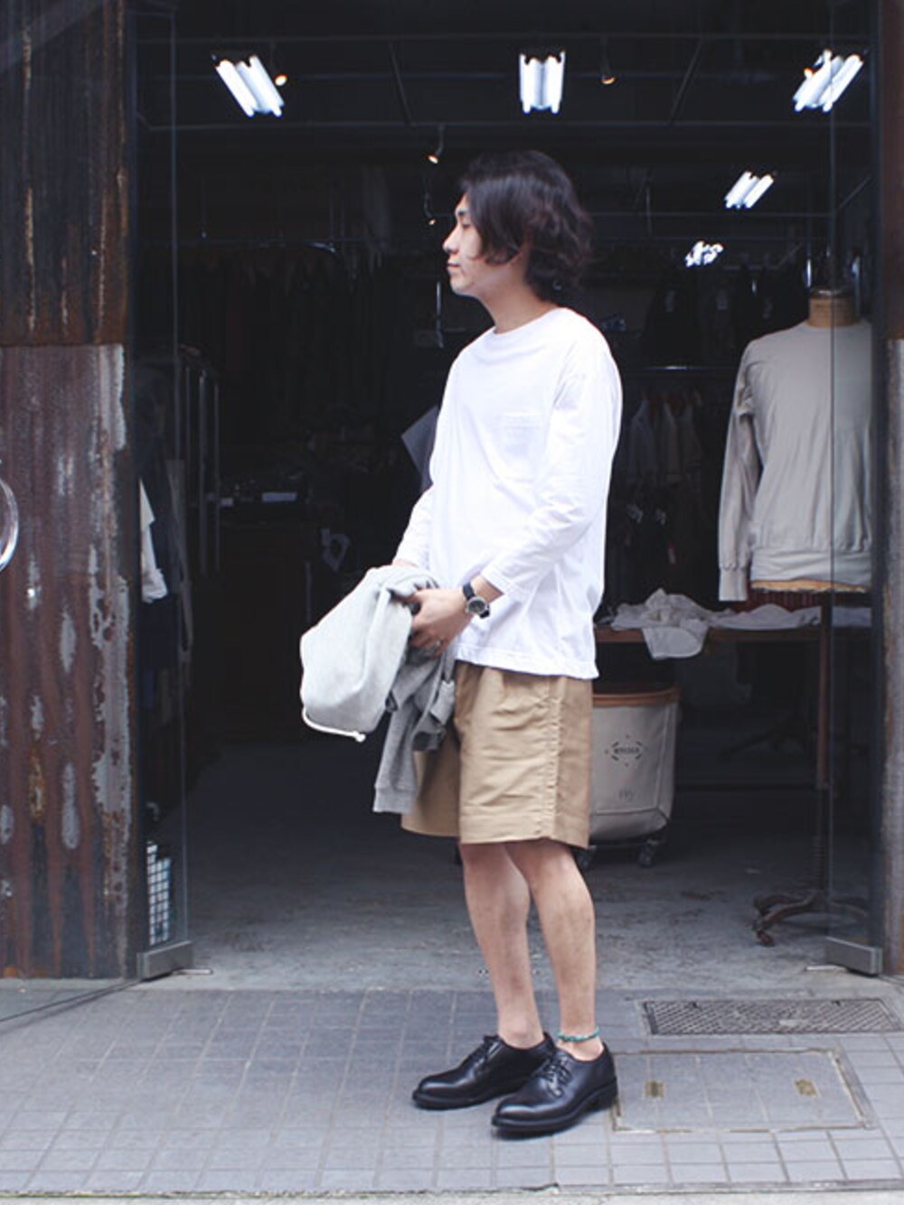 「ビッグシルエット、 Tシャツ、 フィルメランジェ、 ポケT、グルカショーツ、 FilMelange、 プレーントゥ、 AURALEE、 オーラリー、 WHEEL ROBE」｜「Vincent et Mireilleのヴァンソン エ ミレイユ/VINCENT ET MIREILLE フランス製 ビッグシルエット 7分袖ポケT Tシャツ(MN16SC-05)（Tシャツ/カットソー、ホワイト系）」を使った、andphebさん（メンズ・173cm）の春コーディネートの1枚目の写真