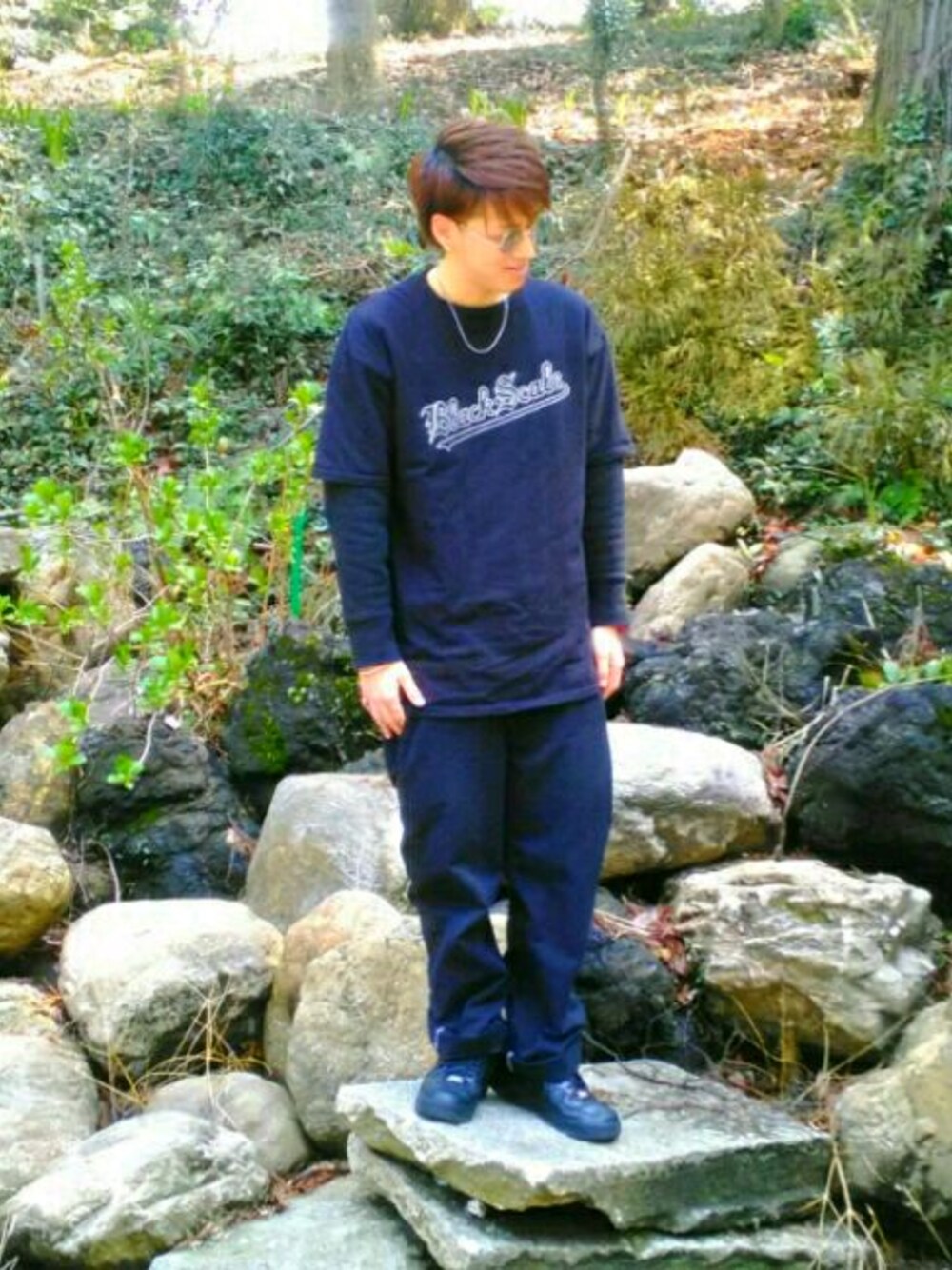 「blackscale、MARC BY MARC JACOBS、UNIQLO、airforce1」｜「NIKEのNIKE / AIR FORCE 1 MID GS（スニーカー、ブラック系）」を使った、岩崎れっどさん（メンズ・173cm）の春コーディネートの1枚目の写真
