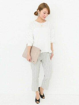 「アイテム（クラッチバッグ、グレー系）」を使った、RODE SKO (ロデスコ)さん（レディース・162cm）の春コーディネート