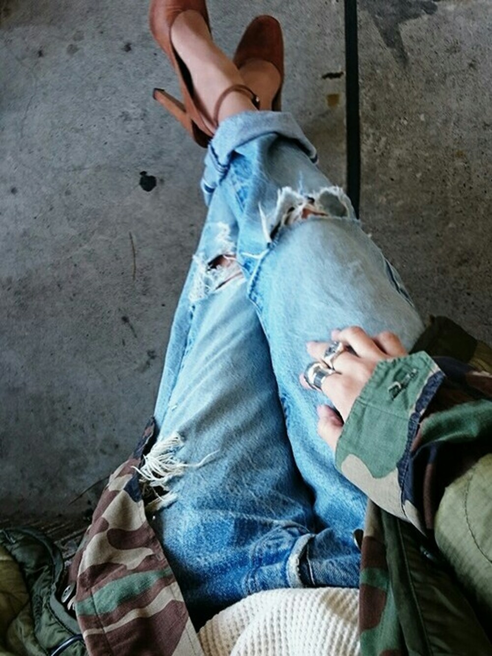 「VINTAGE、ミニタリー、Vivienne Westwood」｜「VINTAGEのアイテム（デニムパンツ、ブルー系）」を使った、wakeoさん（レディース・160cm）の冬コーディネートの1枚目の写真