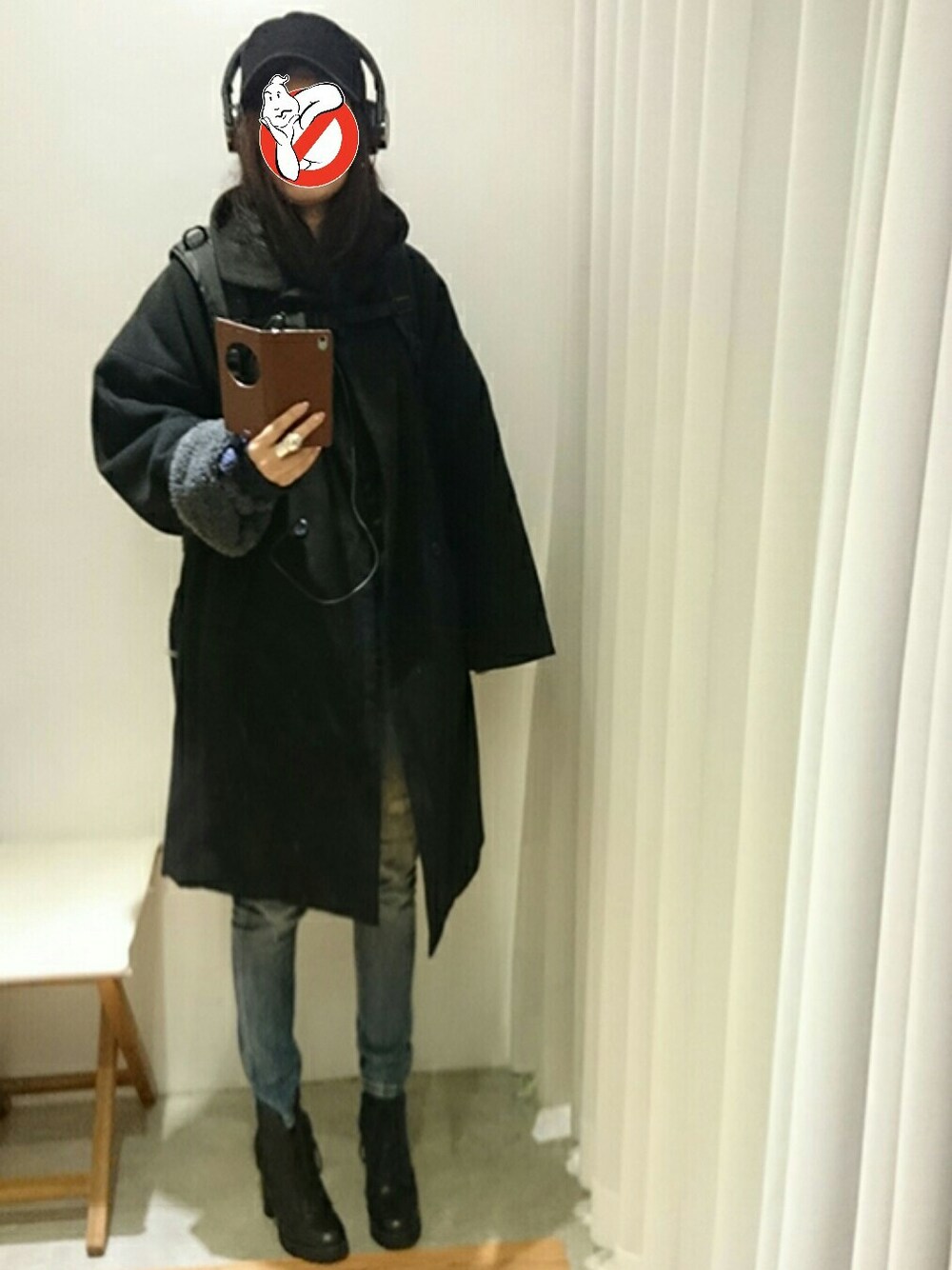 「d-holic、BLACKコーディネート」｜「ZARAのアイテム（デニムパンツ、ブルー系）」を使った、wakeoさん（レディース・160cm）の冬コーディネートの1枚目の写真