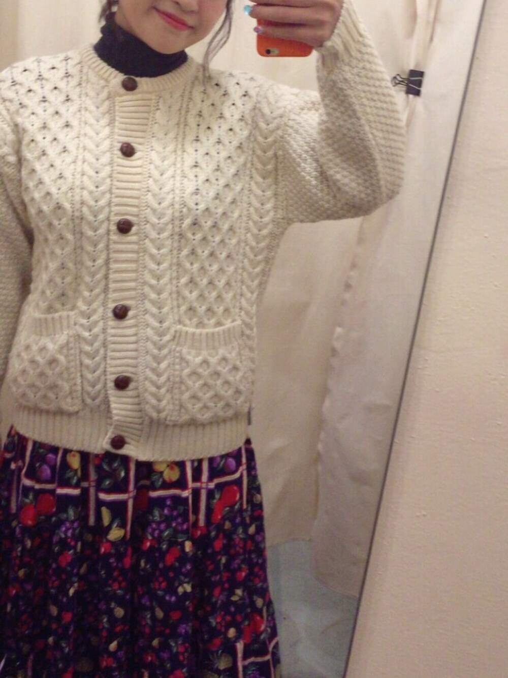 「vintage、used、古着、USA」｜「usedのアイテム（ニット/セーター、ホワイト系）」を使った、Kana Kamiokaさん（レディース・165cm）の秋コーディネートの1枚目の写真