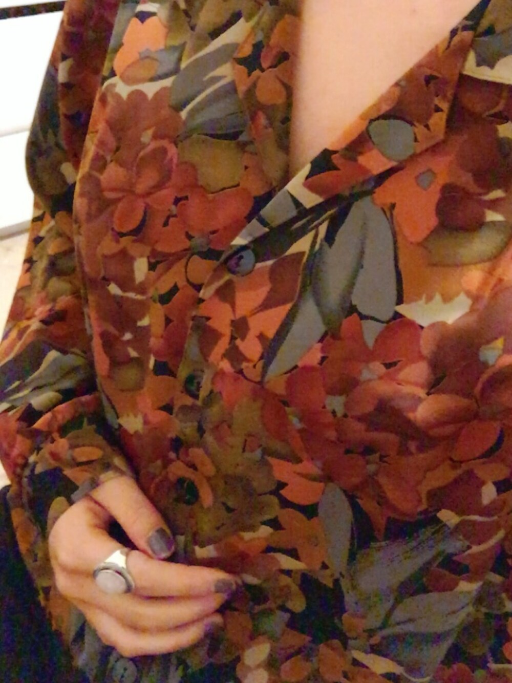 「キレイめ、used、vintage、autumn、New Balance、秋のコーデ」｜「usedのアイテム（シャツ/ブラウス、ブラウン系）」を使った、Kana Kamiokaさん（レディース・165cm）の秋コーディネートの1枚目の写真