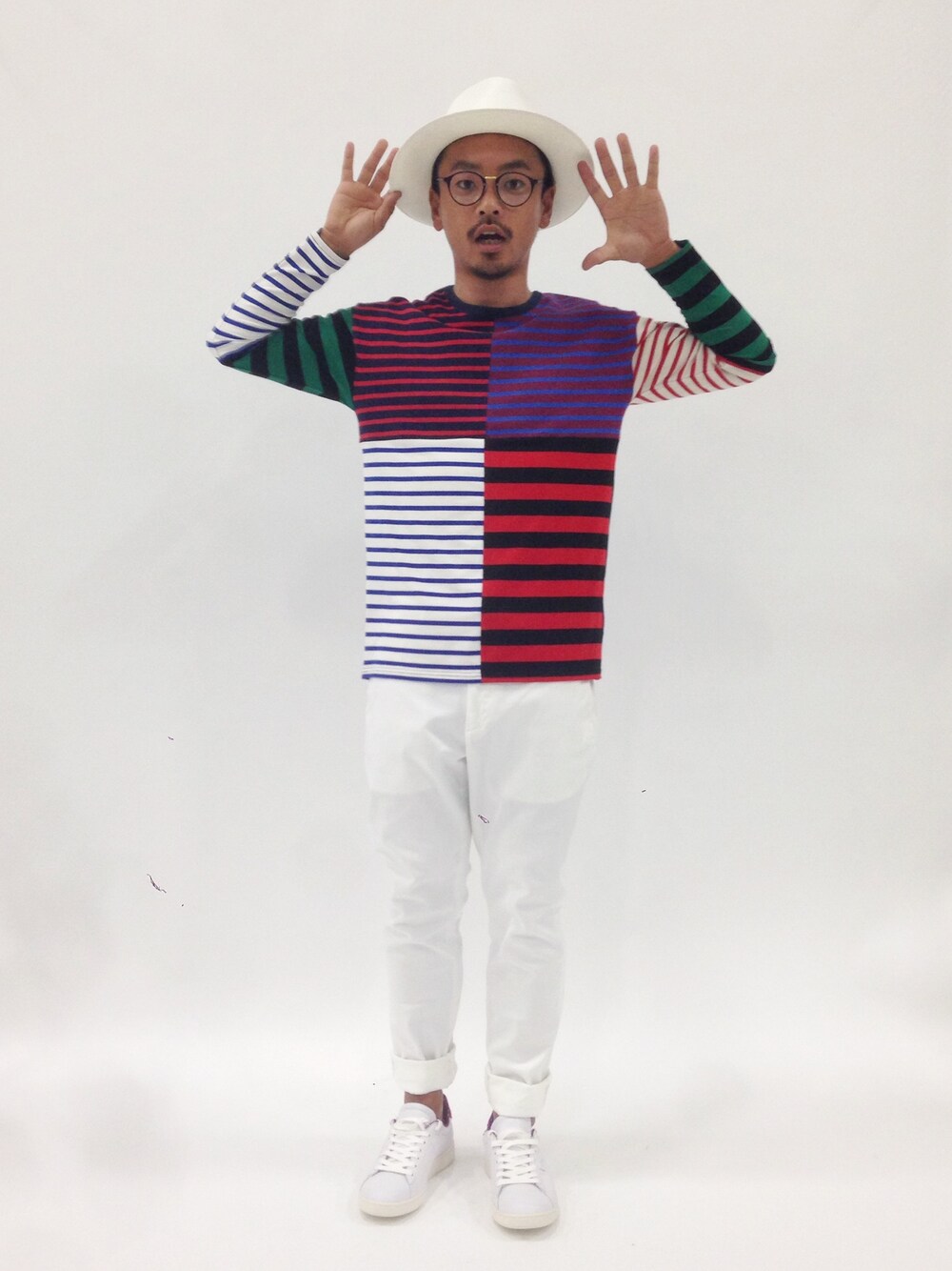 「テーパードパンツ、ボーダー、adidas、ハット、603、ホワイトパンツ、ボーダートップス、スタンスミス、BEAUTY&YOUTH UNITED ARROWS、stansmith」｜「OVERRIDEの【雑誌JJ5月号/S-Cawaii4月号掲載】【override】 MANNISH HAT PANAMA WIDE/オーバーライド マニッシュハット パナマ ワイド（ハット、ブラック系）」を使った、FIVEDAYCITYさん（メンズ・171cm）の春コーディネートの1枚目の写真