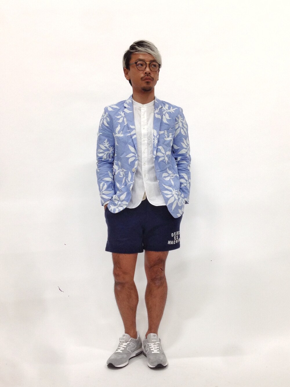 「ジャケット、New Balance、ボタニカル、パイル素材、ボタニカル柄、m1400、Junred、DEUS EX MACHINA、バンドカラーシャツ」｜「SHIPS JET BLUEのJB:BAND COLLER SHIRT（シャツ/ブラウス、ホワイト系）」を使った、FIVEDAYCITYさん（メンズ・171cm）の春コーディネートの1枚目の写真