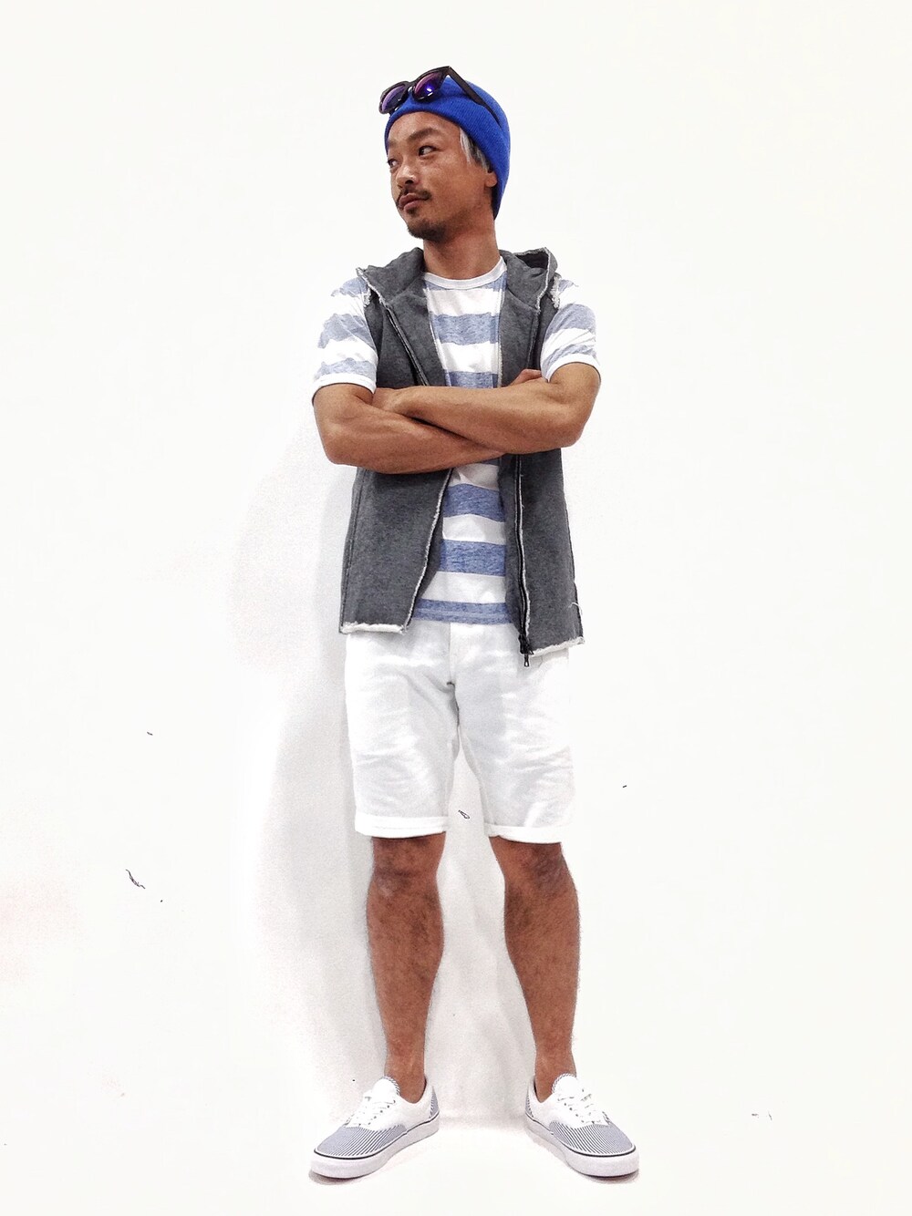 「VANS、ボーダー、ニット帽、バンズ、ボーダートップス」｜「VANSのLHP/エルエイチピー/VANS/ヴァンズ・バンズ/ERA（スニーカー、ホワイト系）」を使った、FIVEDAYCITYさん（メンズ・171cm）の春コーディネートの1枚目の写真