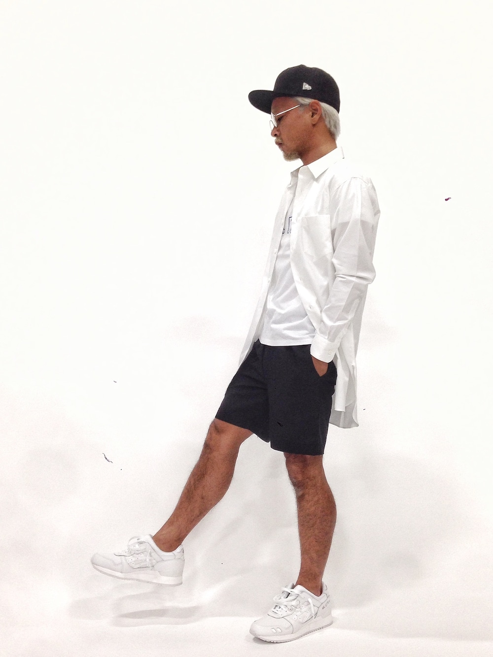 「A.P.C.、NEW ERA、asics、Swarovski、GEL LYTE 3」｜「MONKEY TIMEの＜ASICS＞ ∴ GEL-LYTEⅢ TRIPLE WHITE/シューズ （スニーカー、ホワイト系）」を使った、FIVEDAYCITYさん（メンズ・171cm）の春コーディネートの1枚目の写真