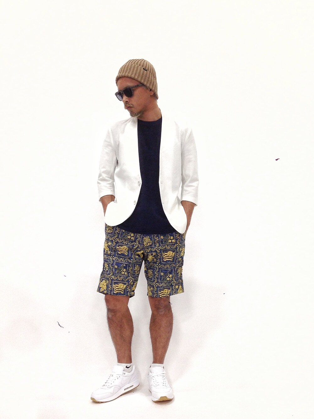 「ジャケット、ニットキャップ、ハワイ、AIR MAX、エアマックス」｜「reyn spoonerのREYN SPOONER Lahaina Grad（その他パンツ、ブルー系）」を使った、FIVEDAYCITYさん（メンズ・171cm）の春コーディネートの1枚目の写真