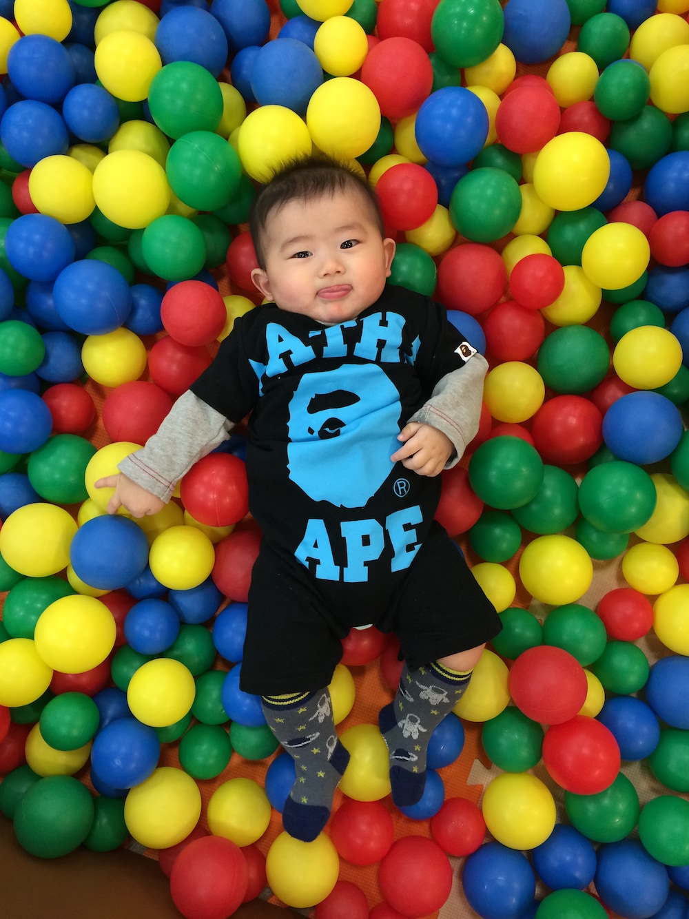 A BATHING APEのロンパースを使った人気ファッション