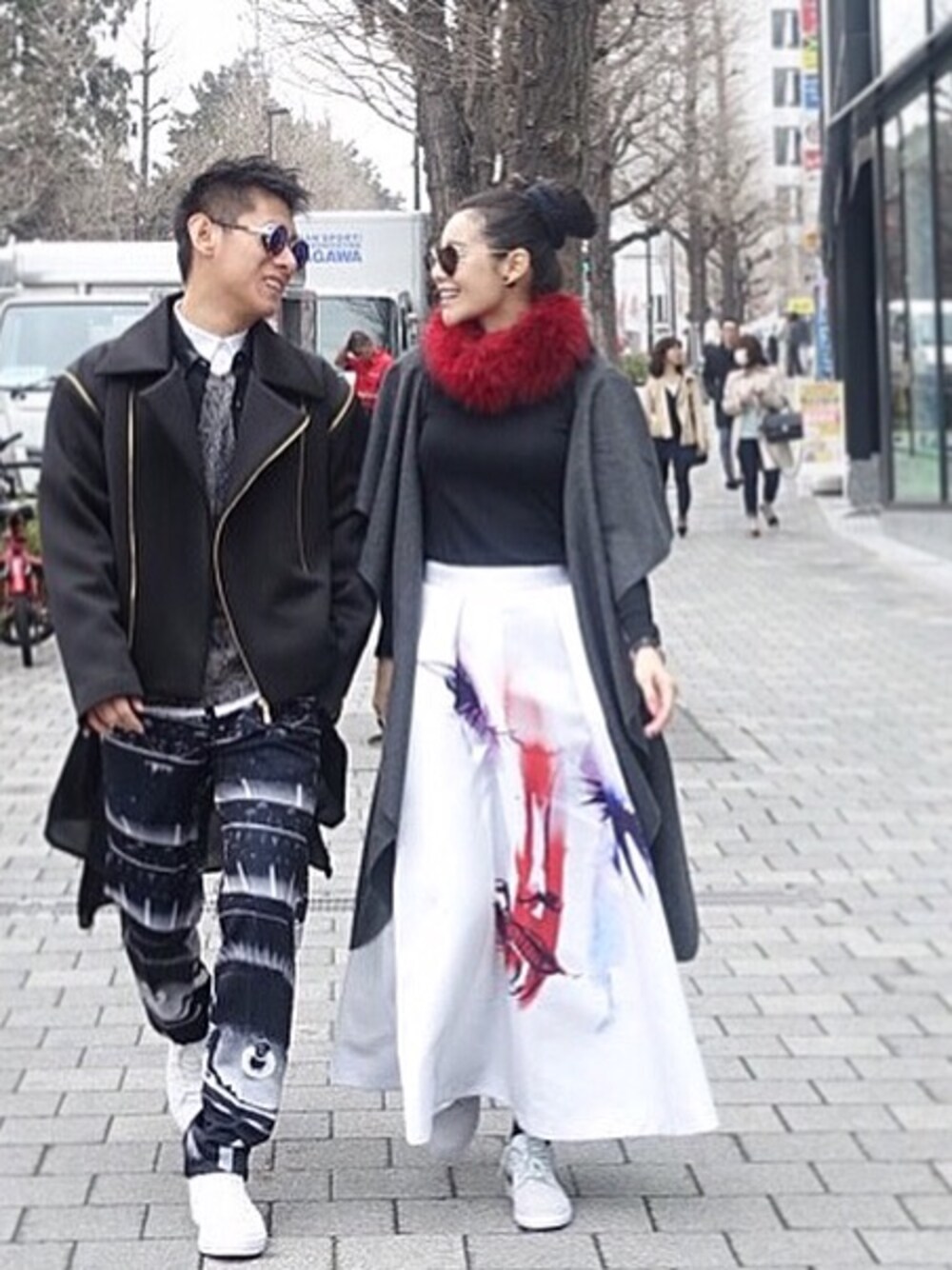 「Q Design & Playのアイテム（その他アウター、ブラック系）」を使った、Jimmy Wongさん（メンズ・170cm）の春コーディネートの1枚目の写真