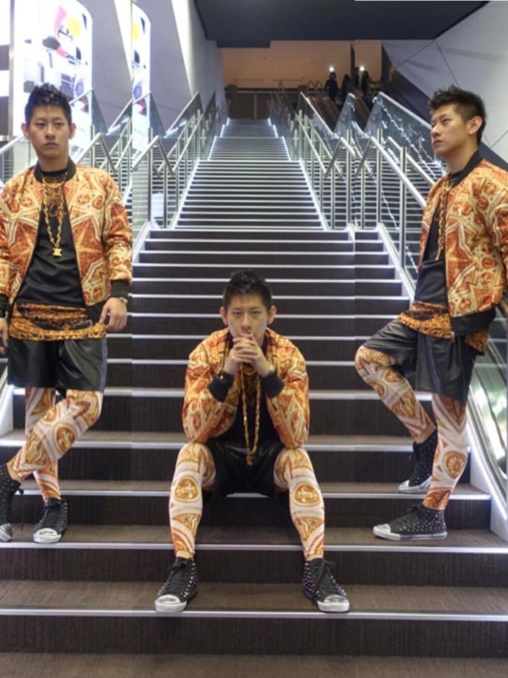 「underatedのアイテム（ライダースジャケット、その他）」を使った、Jimmy Wongさん（メンズ・170cm）の春コーディネートの1枚目の写真