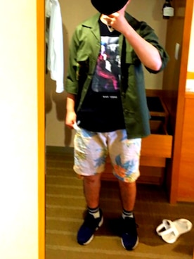 「沖縄旅行」｜「アイテム（チノパンツ）」を使った、太郎さん（メンズ・169cm）の春コーディネート